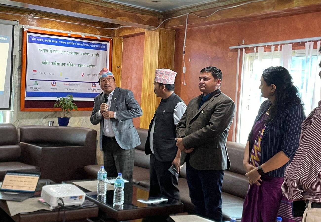 प्रदेश तथा स्थानीय सरकार साथै करुणा फाउन्डेशनको सहकार्यमा अपाङ्गता सुदृढीकरण र पुनस्थापना विषयक प्रगति बारे छलफल तथा समिक्षा कार्यक्रममा जिल्ला समन्वय समिति  प्रमुख सन बहादुर राई ज्यू कार्यक्रम उद्घाटन गर्नुहुदै २०८२-०४-२५ -सुभदिन होटेल दिक्तेल।