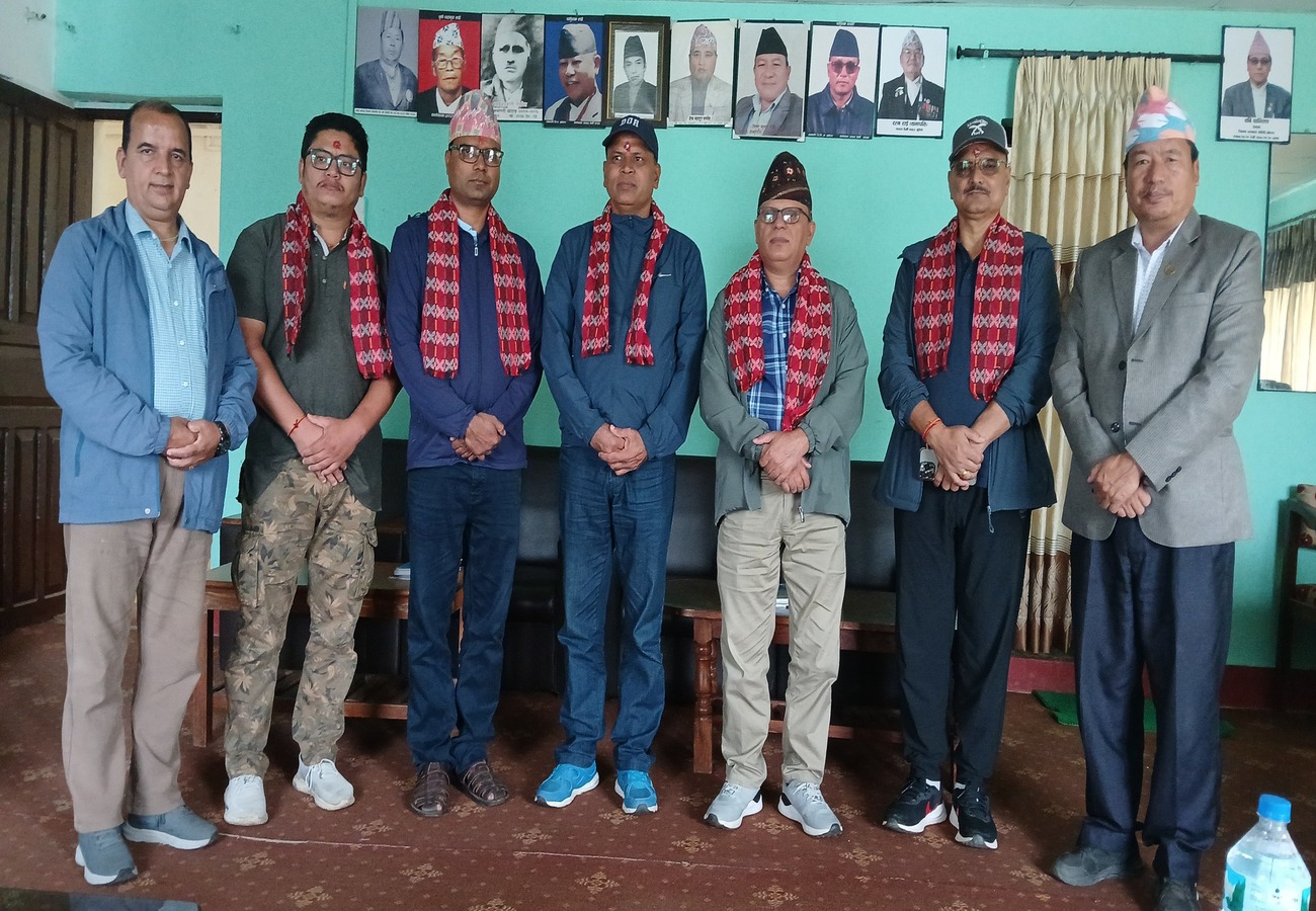 १३ भाद्र २०८२ । आन्तरिक पर्यटन प्रवर्द्धन गर्दै खोटाङ भ्रमणमा आउनुहुने रामेछाप जिल्लाका जिल्ला न्यायधिश, सहायक प्रमुख जिल्ला अधिकारी, कोष नियन्त्रक लगायतको पाहुनाहरूलाई  स्वागत गर्नुहुदै जिसस प्रमुख तथा समन्वय अधिकारी ज्यू ।