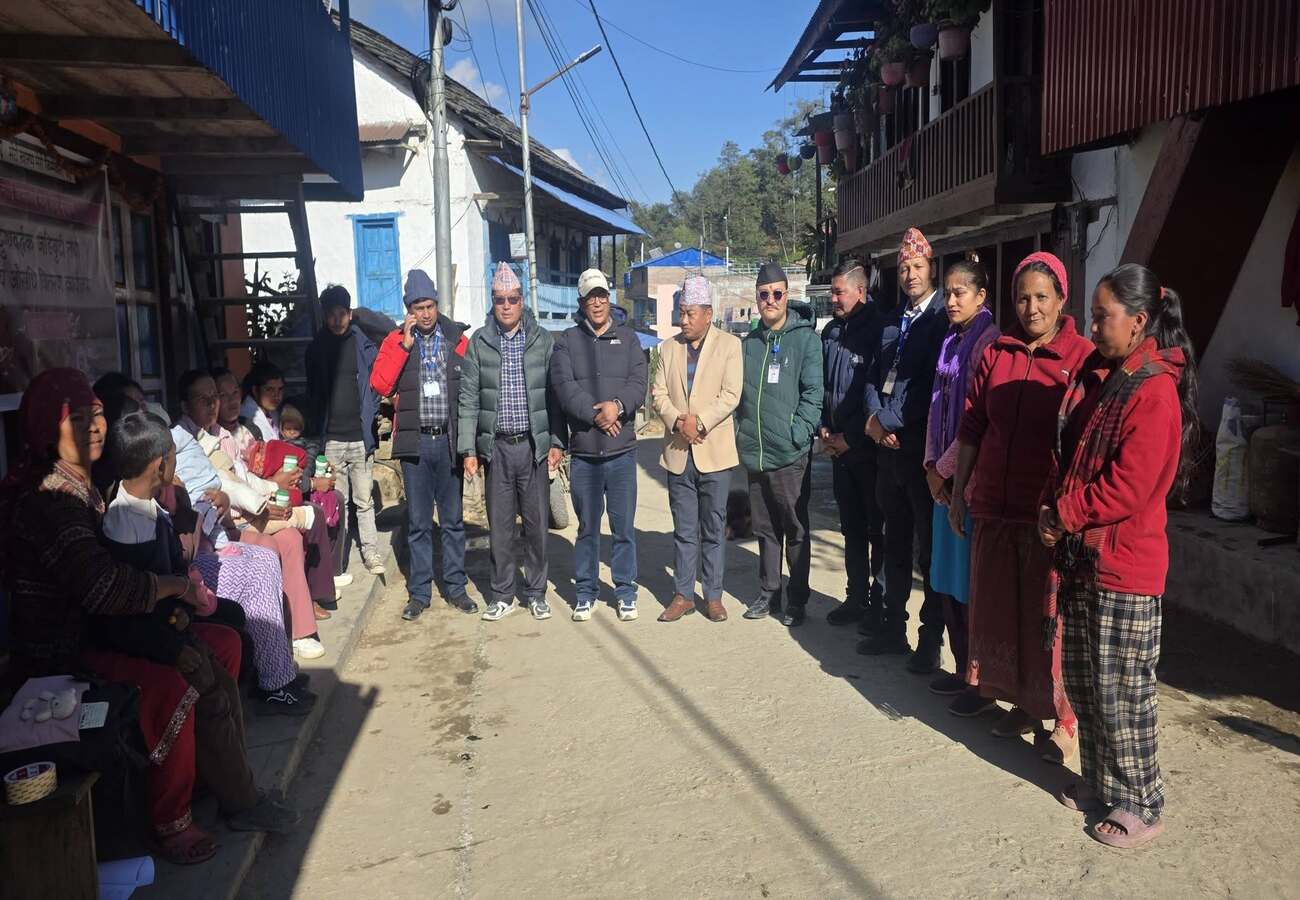 जिल्ला आयुर्वेद स्वास्थ्य केन्द्र खोटाङबाट ऐसेलुखर्क गाउँपालिकालाई आयुर्वेद उपचार पद्धतिको सानो युनिट नागरिक आरोग्य केन्द्र आधिकारिक रुपमा हस्तान्तरण  कार्यक्रम