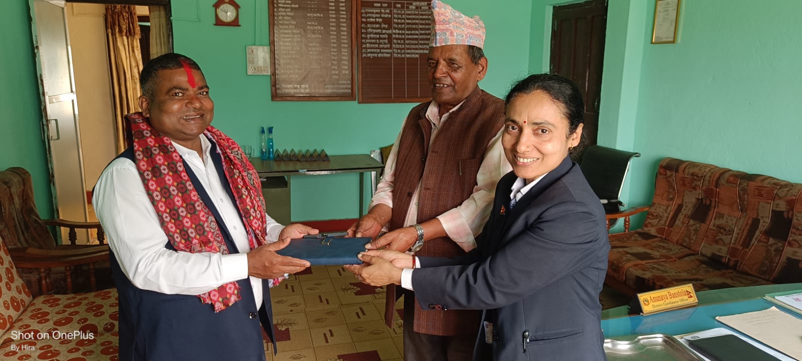 जिल्ला समन्वय समितिको कार्यालय खोटाङमा सरुवा भई आउनुहुने ईन्जिनियर हिरा लाल मण्डल लाई स्वागत गरिदै
